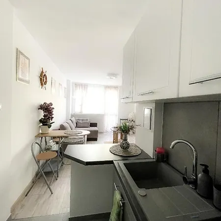Apartamentyprzymorzu Marytka W Centrum Blisko Morza * קולובז'ג